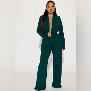 Fashion Nova CEO Vibes Blazer Set
- Hunter